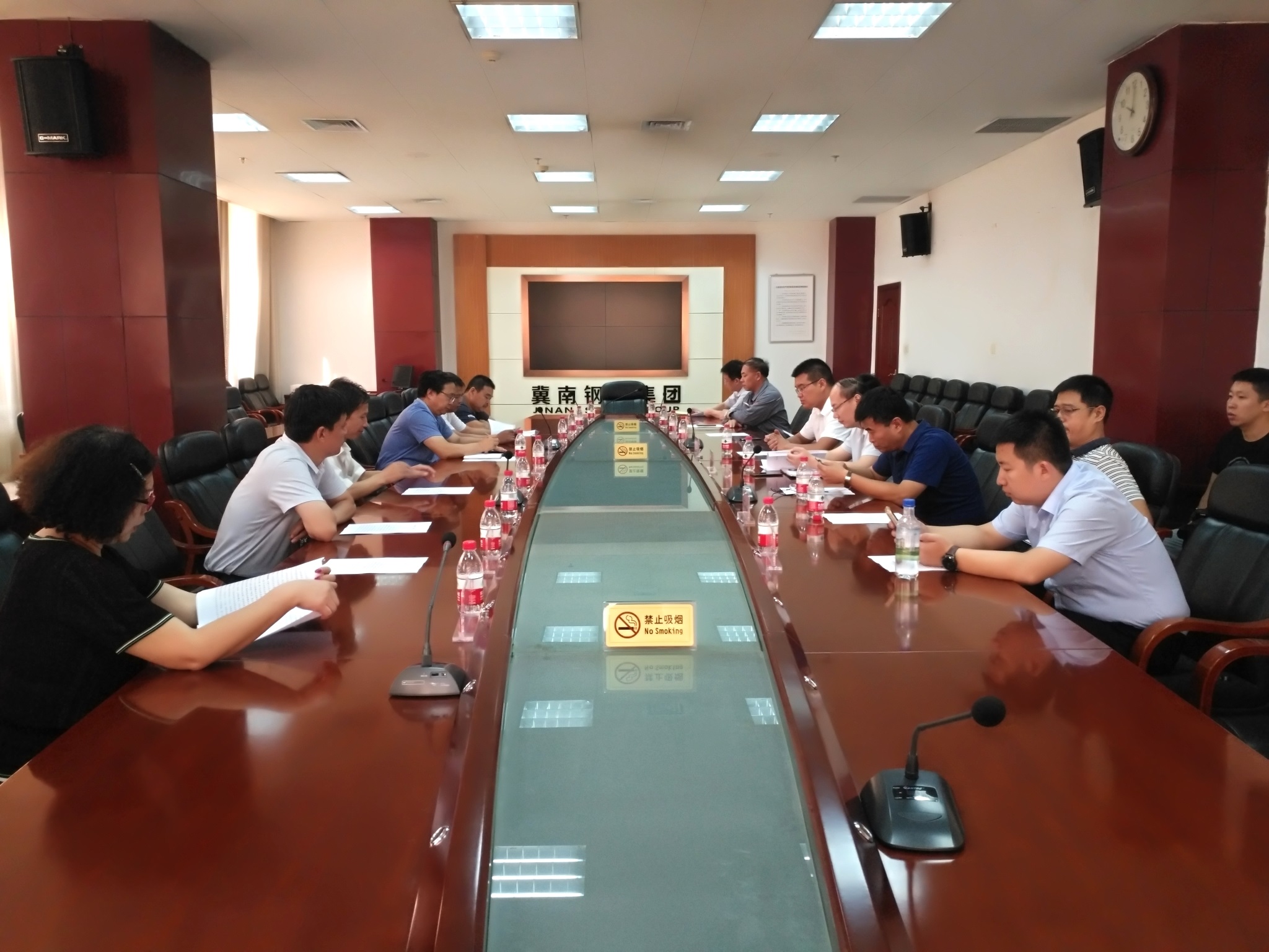 市人大副主任霍俊勇组织部分市人大代表到企业进行优化营商环境执法检查