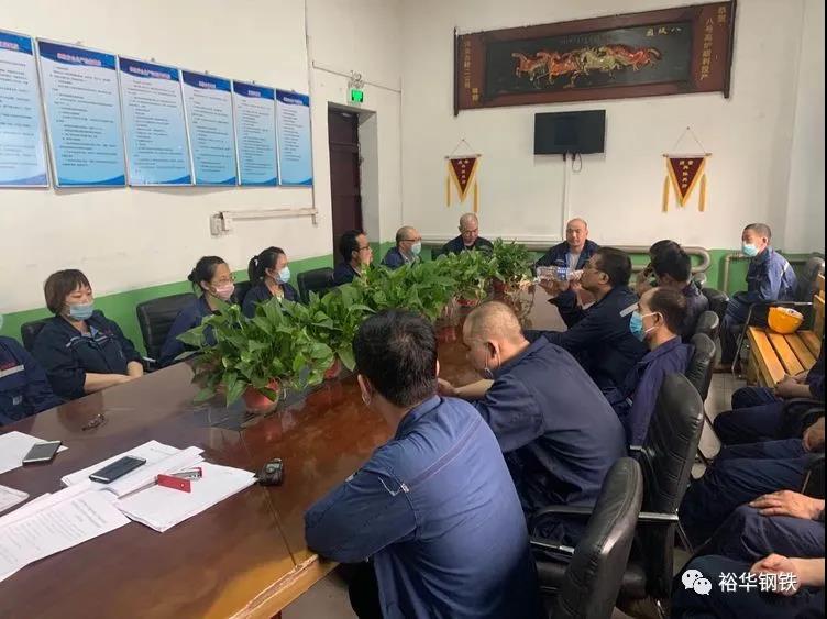 裕华炼铁西区开展佩戴呼吸器技能比武活动